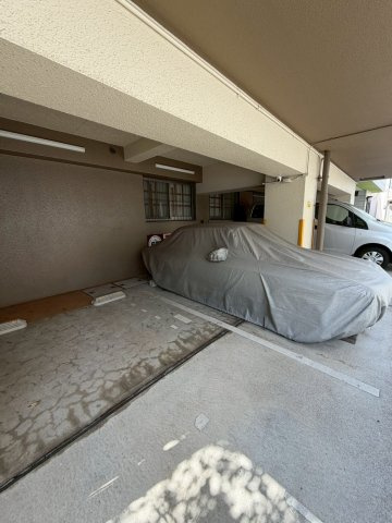 グローバルビレッジ御影の駐車場