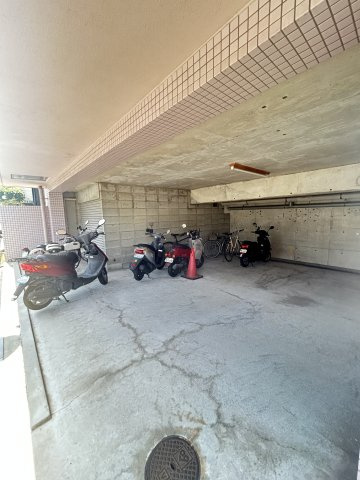 グロスアベニューの駐車場