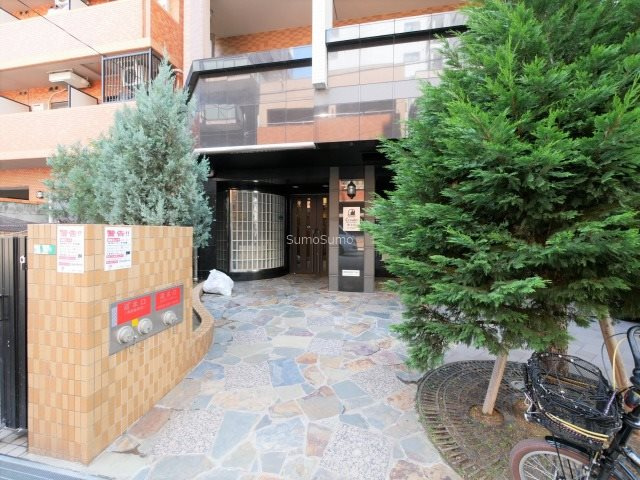 クレアート難波南イービスのエントランス|落ち着いたエントランスです