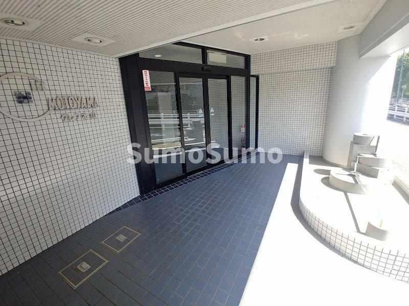 クレフ本山のロビー