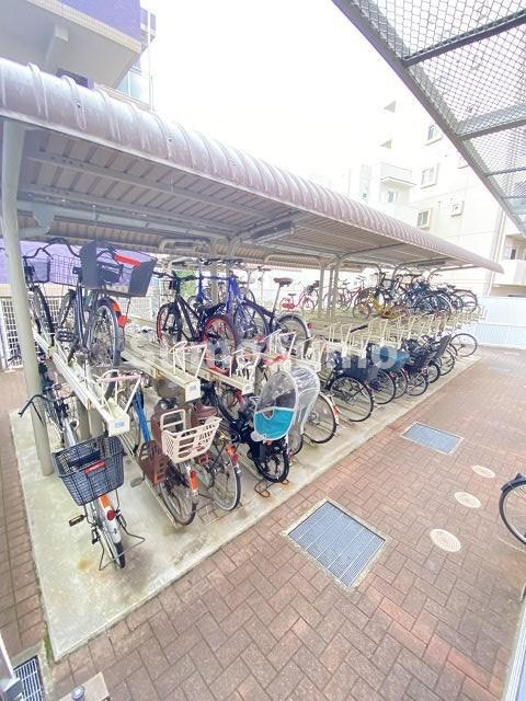 ケーフィル塚口の駐車場