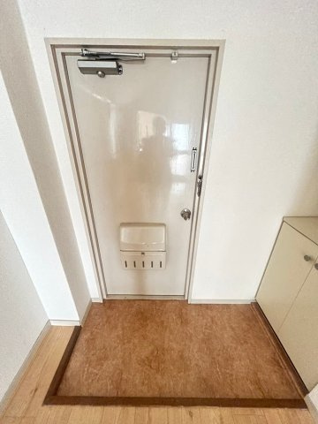 シンエーハイツ六甲道の玄関