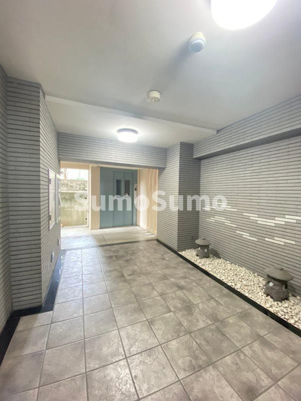 クレインフィールズ灘のロビー