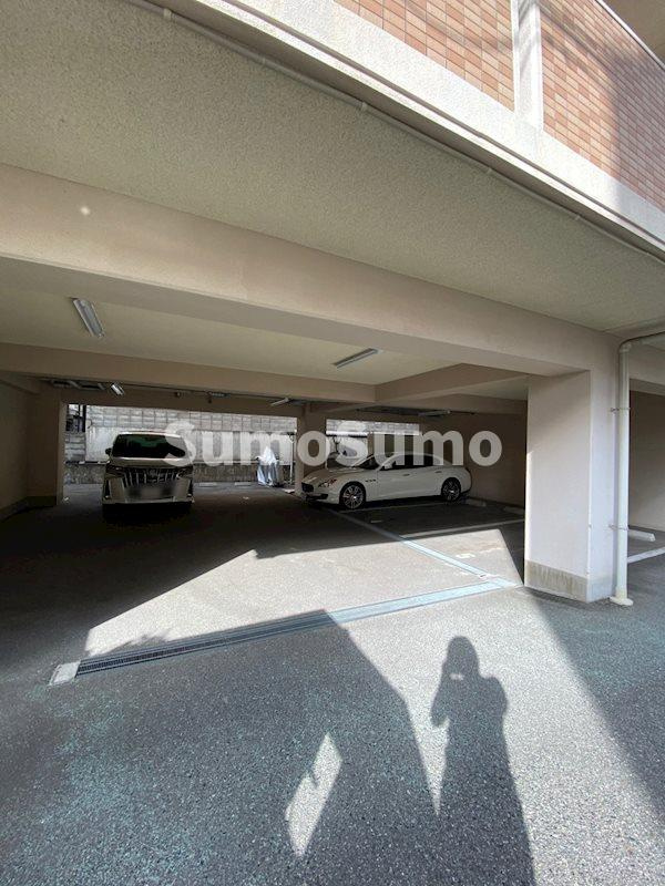 クレインフィールズ灘の駐車場