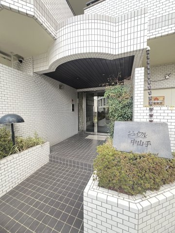 ジョイフル中山手のエントランス