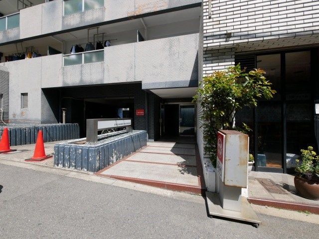 ストークマンション桜川のエントランス|建物の内部です