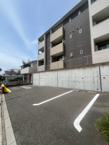 グレイスヒル垂水の駐車場|駐車スペースもあります