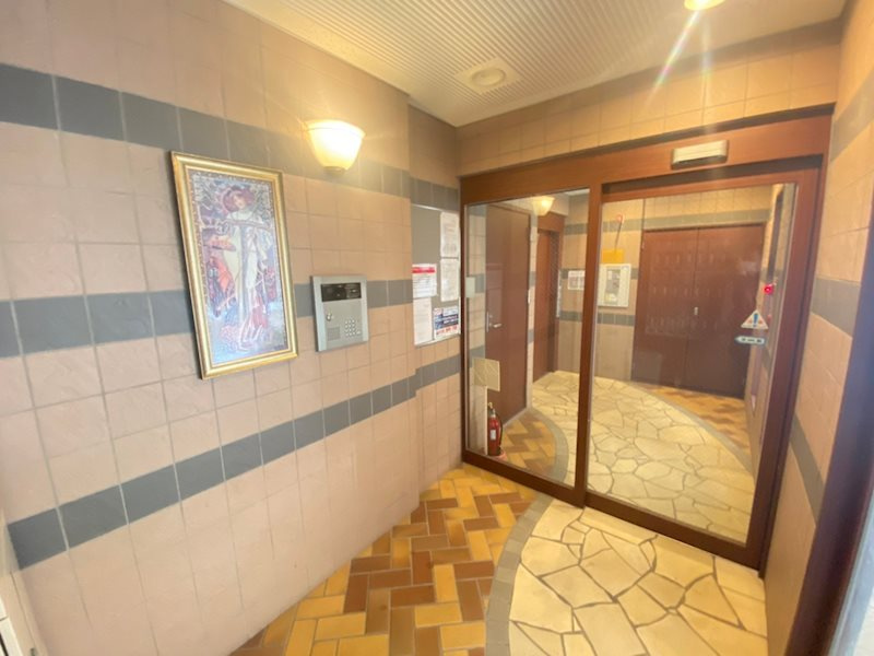 クレアール本山のエントランス