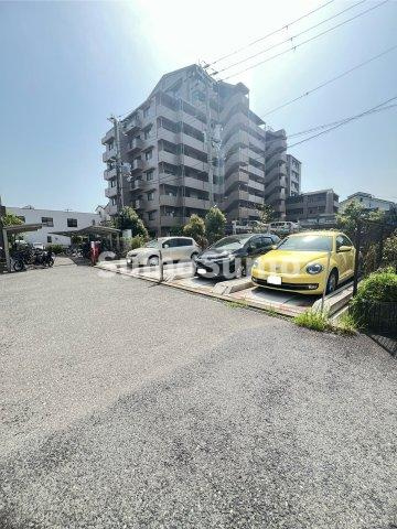 グリーングラス魚崎の駐車場|駐車場があるので、車を買う予定の方も安心です