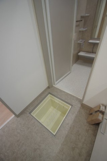 【内観：施工例】 | 【仲介手数料無料！！】府中市南町3丁目　新築戸建て（全2棟）NO.2棟　5880万円 | 洗面所内の床下収納