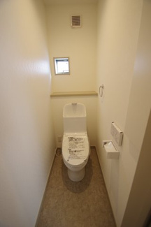 【内観：施工例】 | 【仲介手数料無料！！】府中市南町3丁目　新築戸建て（全2棟）NO.2棟　5880万円 | 2階トイレ