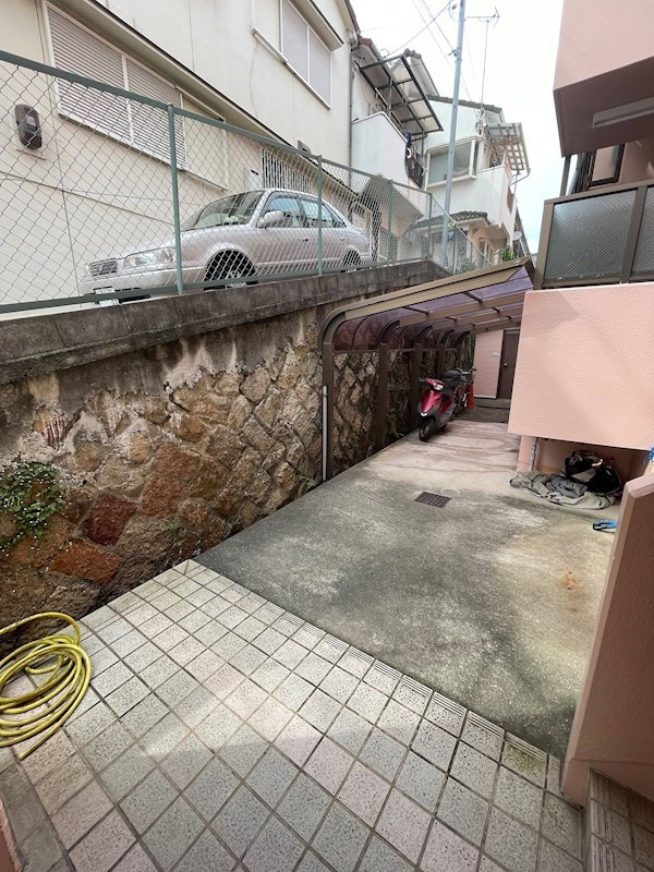 クリスタルハーモニー西棟の外観
