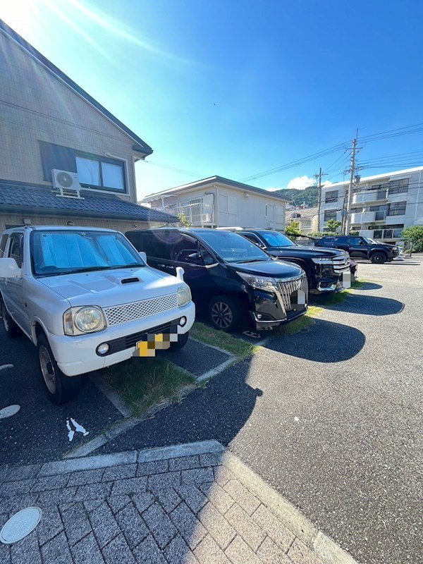 グレース芦屋の駐車場
