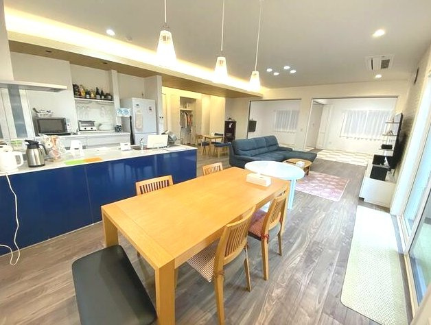 長生郡白子町剃金　中古戸建の居間・リビング|令和7年4月築 敷地約92坪  リビング約26.5帖 電動シャッターガレージ  白子海岸まで車約3分