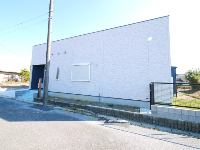長生郡白子町剃金　中古戸建の外観|令和7年4月築 敷地約92坪  リビング約26.5帖 電動シャッターガレージ  白子海岸まで車約3分