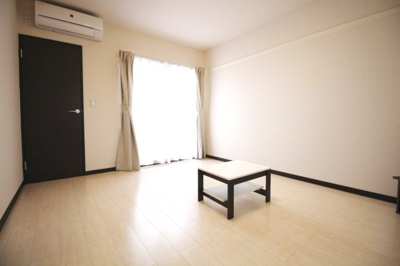 【居間・リビング】 | レオネクストＨｏｎｅｙｌａｋｅ | 採光面は南西向き☆（号室により配置の反転有り）