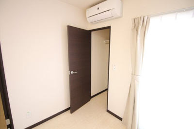 【内装】 | レオネクストＨｏｎｅｙｌａｋｅ | クローゼットも付いています♪（号室により配置の反転有り）