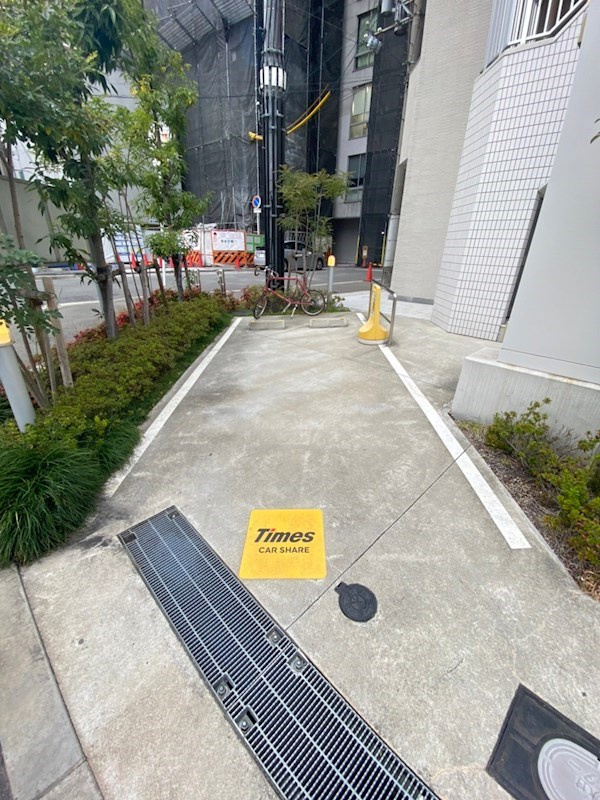 クリスタルグランツ西本町の駐車場