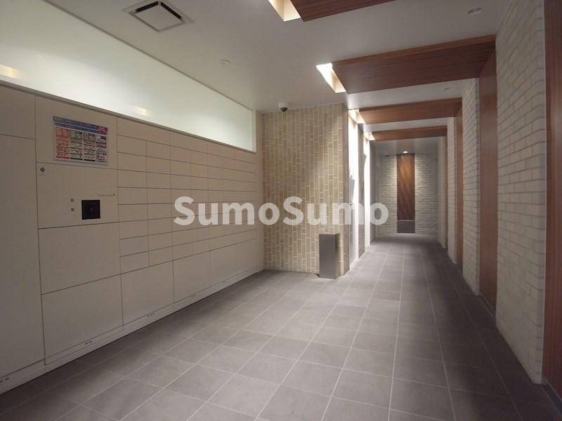 クロスレジデンス神戸元町のロビー