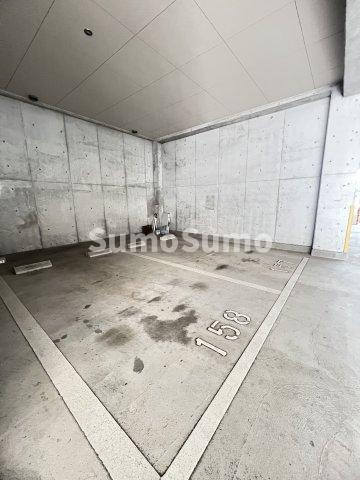 グリーンヒルズ御影12号棟の駐車場|車をお持ちの方に嬉しい駐車場付きの物件です