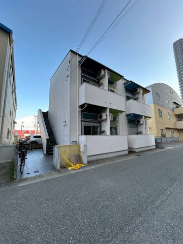クレストコート鷹取の駐車場