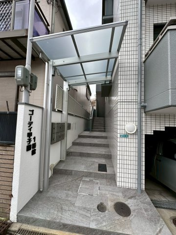 ゴーティ甲子園1番館のエントランス