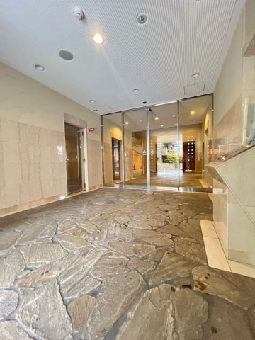 ケーズスクエアのエントランス