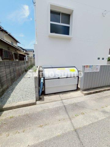 クレスト甲東園 B棟の駐車場