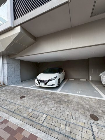 クローバー・マーレ神戸の駐車場