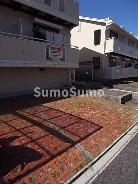 コートアゼリアの駐車場