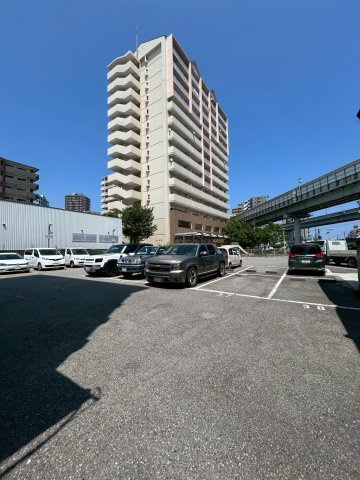 ケイアンドエスマンション兵庫駅南の駐車場