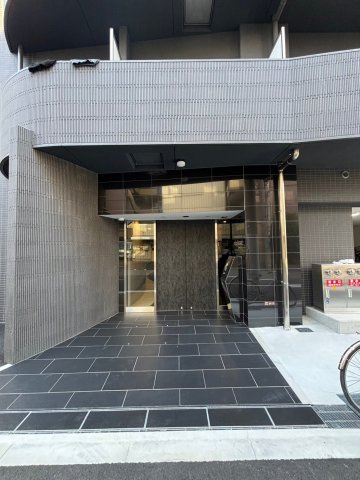 セレニテ九条リアンのエントランス