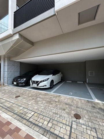 クローバー・マーレ神戸の駐車場
