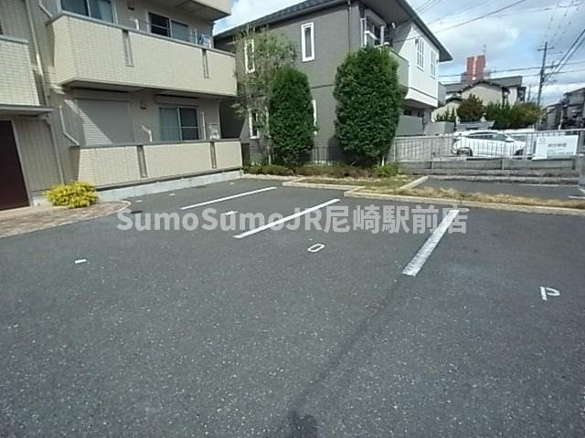 クレールメゾン中田B棟の駐車場|駐車スペースもあります