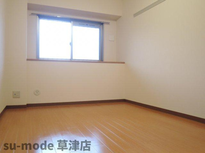 【寝室】 | HAT'S | 広くて明るい寝室