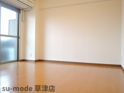 【内装】 | HAT'S | 明るい室内です