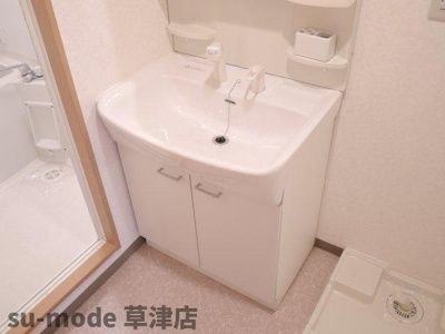 【洗面所】 | HAT'S | 明るい洗面所です