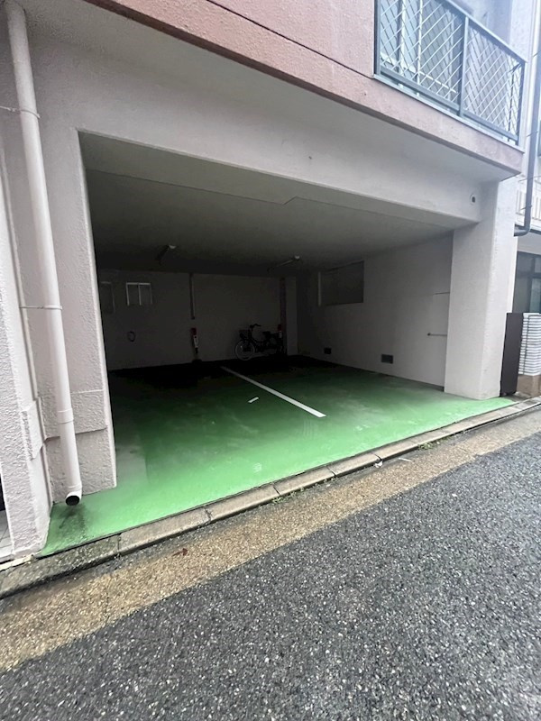 グレーズハイツ下沢の駐車場