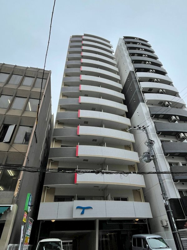 セレニテ堺筋本町プリエの外観