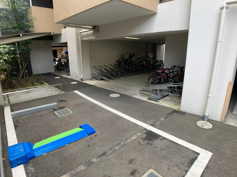 セレニテ上町台の駐車場