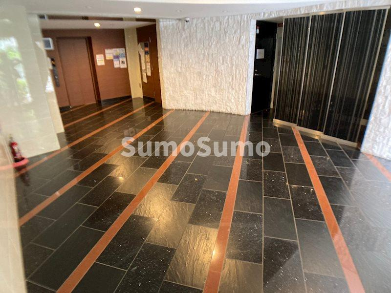 セレニテ上町台のロビー|落ち着いたロビーです