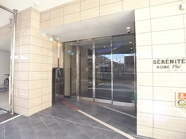 セレニテ神戸プリエのエントランス|ゆとりのあるエントランスです