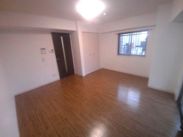 YKハイツ西明石Ⅱの居間・リビング