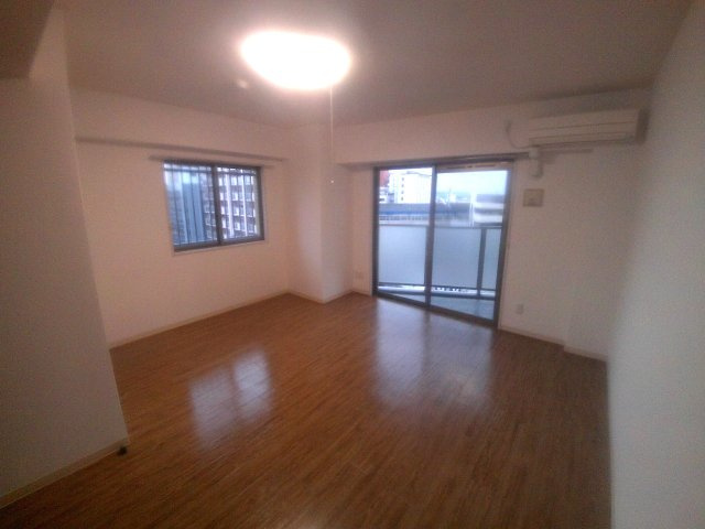 YKハイツ西明石Ⅱの居間・リビング