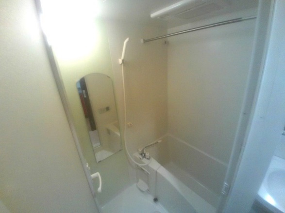 YKハイツ西明石Ⅱの浴室