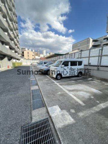 グレイスコート上本町の駐車場