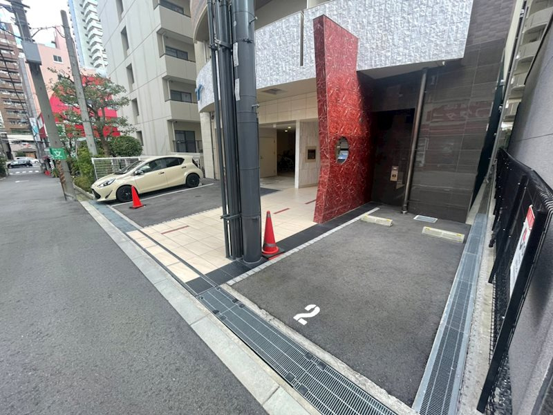 セレニテ谷町calmの駐車場