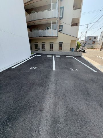 セレニテ神戸ミラクノールの駐車場