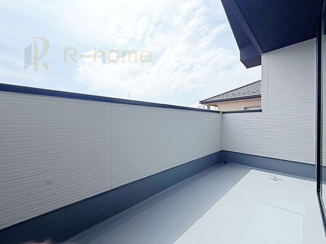 稲敷郡阿見町55期　新築戸建て　1号棟のバルコニー|お布団やラグなどの大きな物も干しやすい広々としたバルコニー！