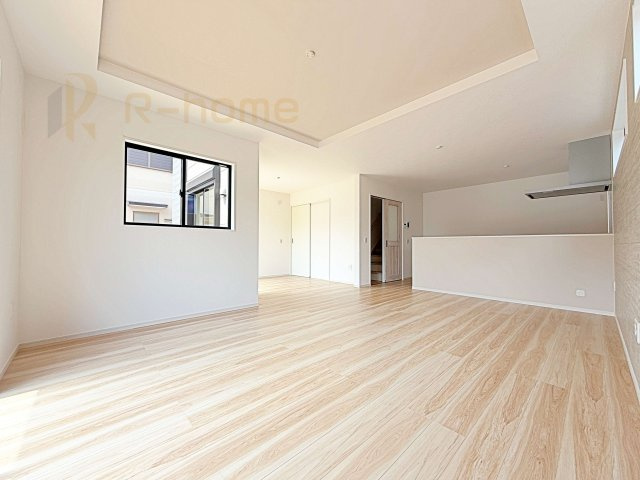 稲敷郡阿見町55期　新築戸建て　1号棟の居間・リビング|広々としたLDK♪充分な広さがあり、ご家族でインテリアのレイアウトを考えるのも楽しみですね！